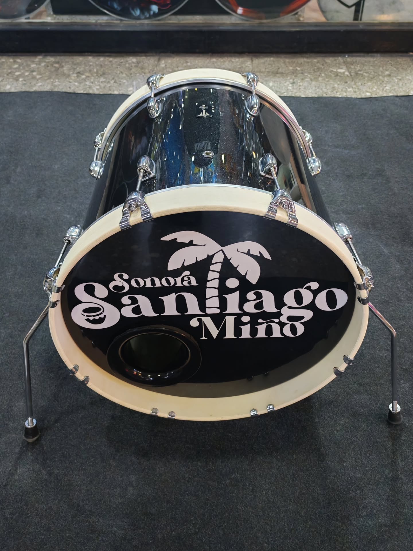 Hicimos un bombito 18x16" para nuestros coleguitas de la Sonora Santiago Miño, gracias por la confianza amigos quedo bello!
@sonorasantiagomino