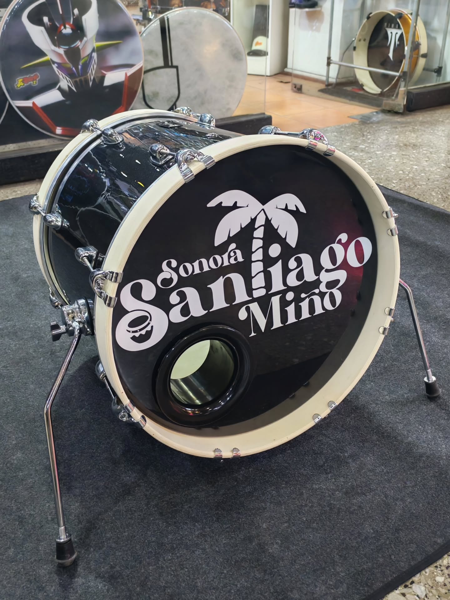 Hicimos un bombito 18x16" para nuestros coleguitas de la Sonora Santiago Miño, gracias por la confianza amigos quedo bello!
@sonorasantiagomino